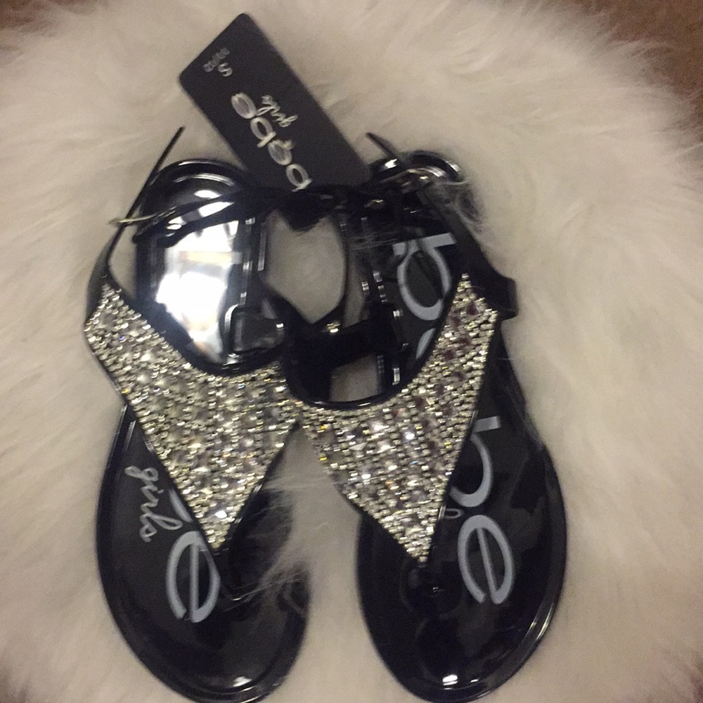 Kids jelly slippers.